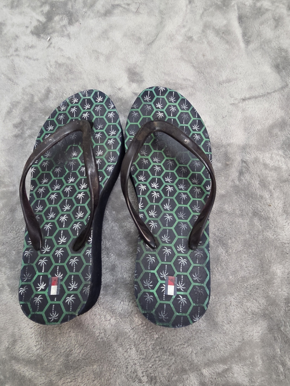 Black & Green Palm Tree Pattern Flip Flop Sandals